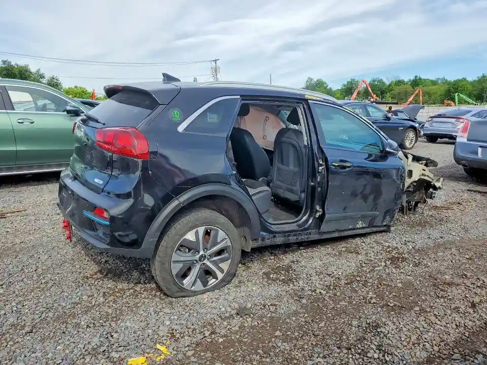 KNDCC3LG8N5153718 2022 KIA-2