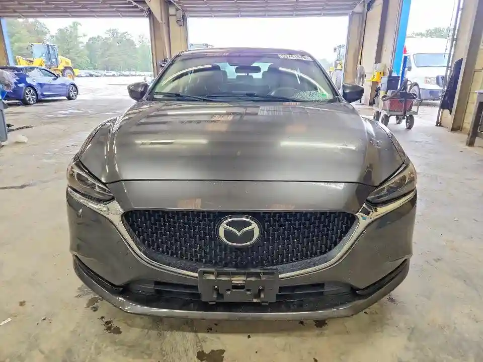 JM1GL1UM0J1328670 2018 MAZDA 6-4