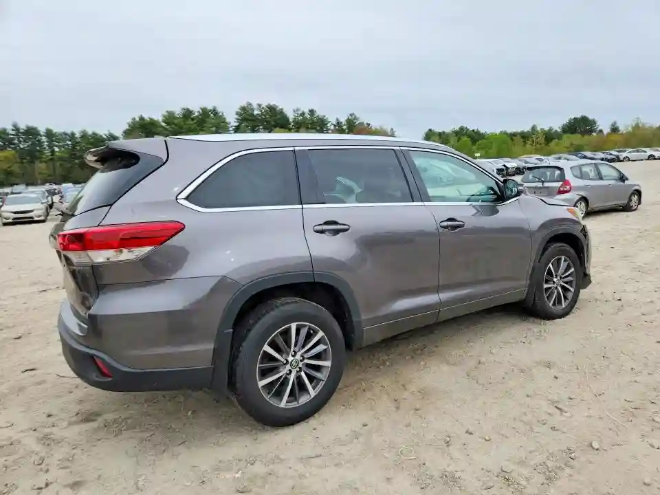 5TDJZRFH3HS381945 2017 TOYOTA HIGHLANDER-2