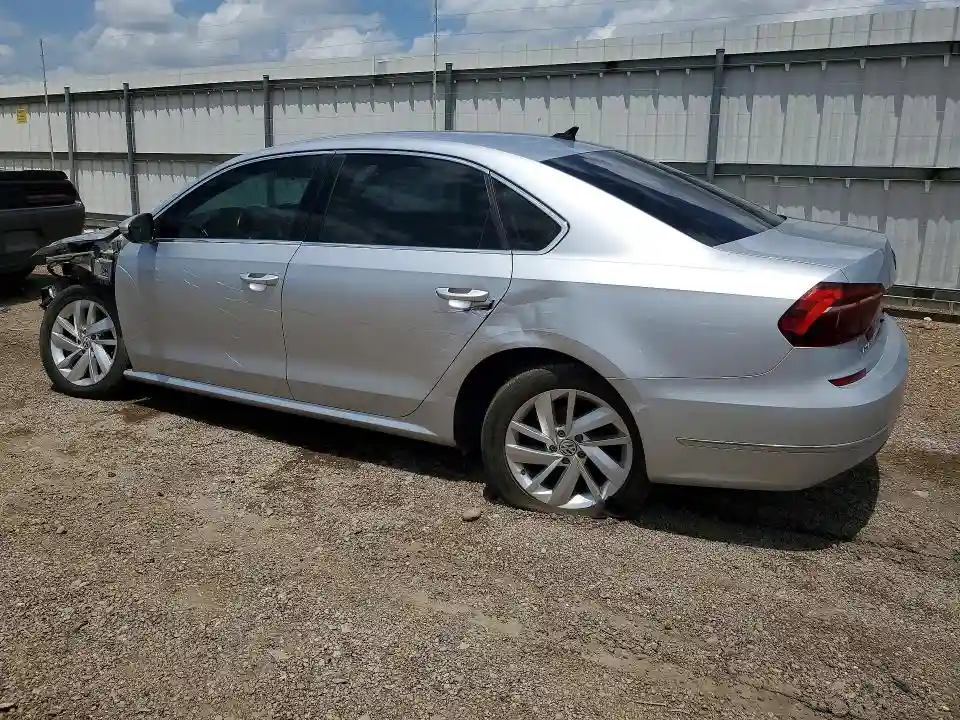 1VWBA7A36JC013050 2018 VOLKSWAGEN PASSAT-1