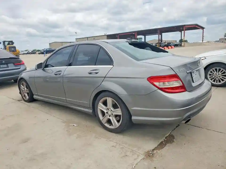 WDDGF8BB6BR170250 2011 MERCEDES-BENZ C-CLASS-1