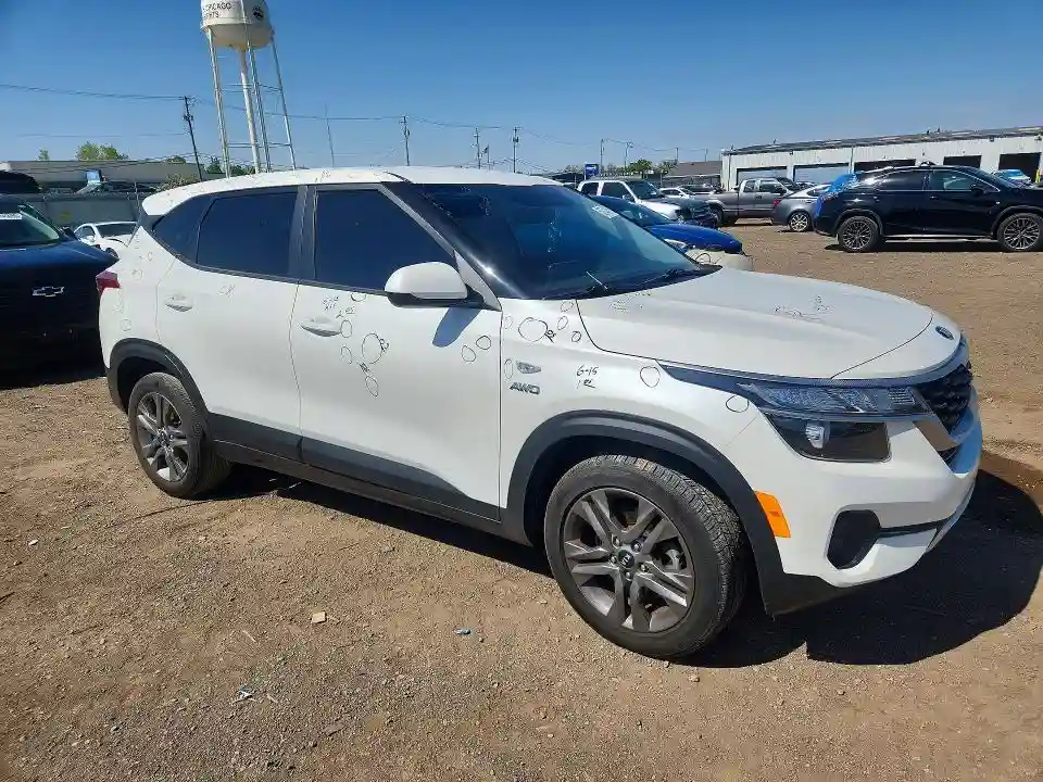 KNDEPCAA4M7140074 2021 KIA SELTOS-3