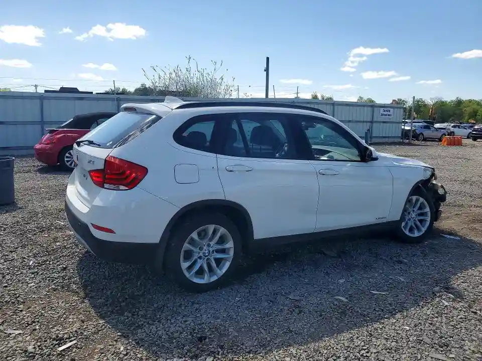 WBAVL1C54FVY37207 2015 BMW X1-2