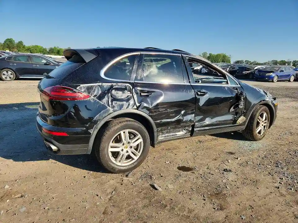 WP1AA2A26HKA91660 2017 PORSCHE CAYENNE-2