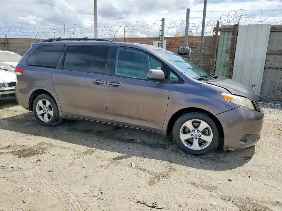 5TDKK3DC6BS090490 2011 TOYOTA SIENNA-3