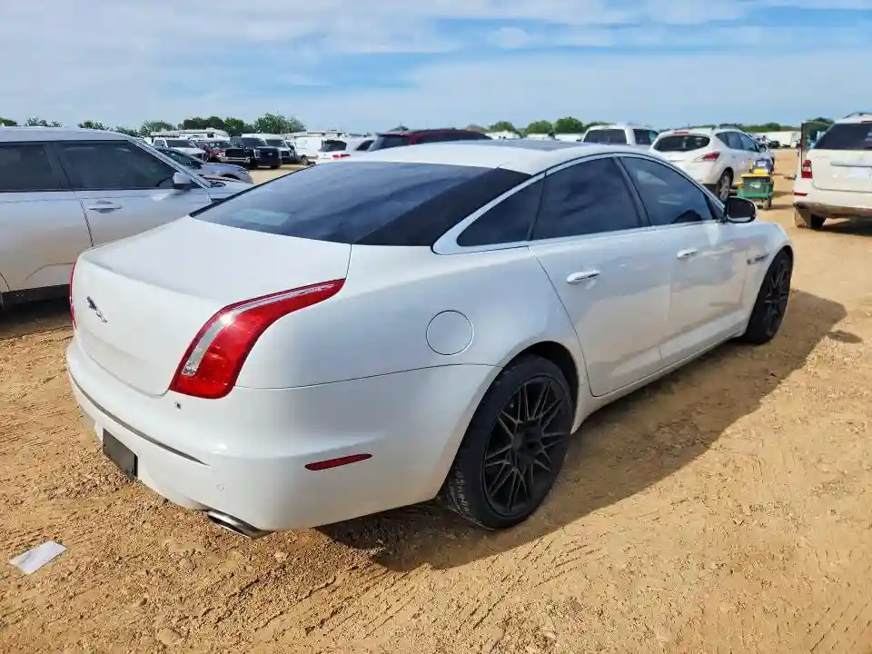 SAJWA1CB3BLV06175 2011 JAGUAR XJ-2