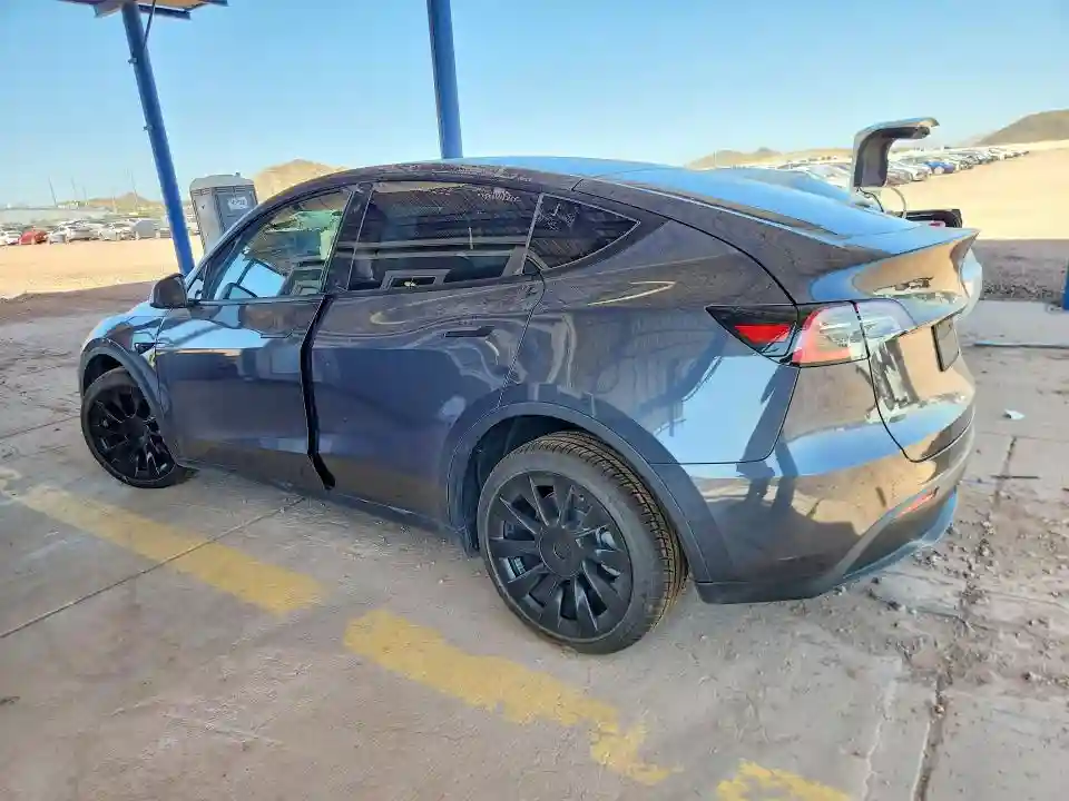 7SAYGDEE4NF411469 2022 TESLA MODEL Y-1