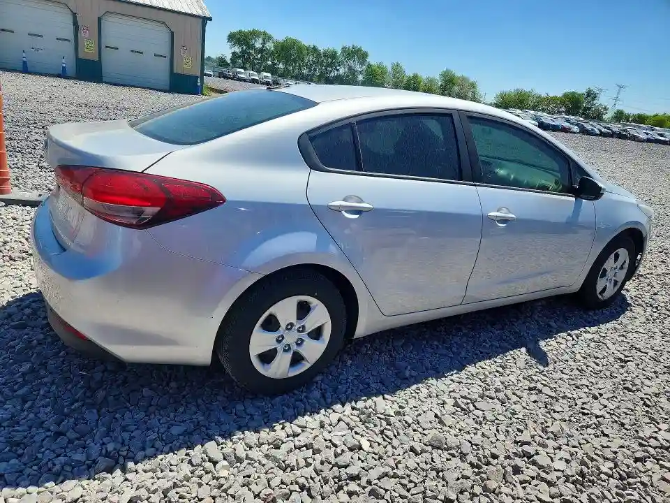 3KPFK4A75JE213963 2018 KIA FORTE-2