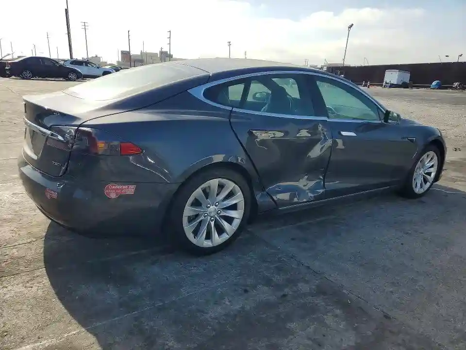 5YJSA1E22JF273983 2018 TESLA MODEL S-2