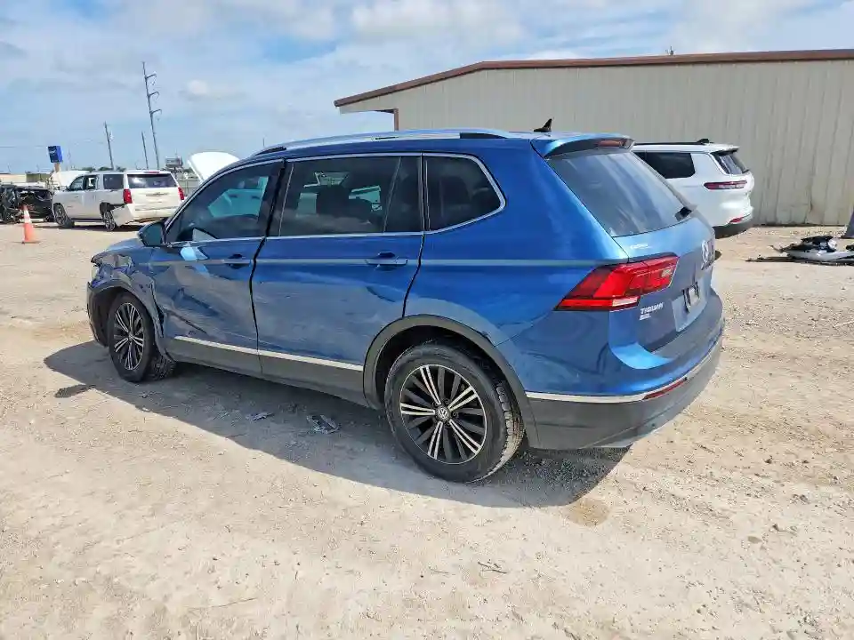 3VV3B7AX8KM127916 2019 VOLKSWAGEN TIGUAN-1