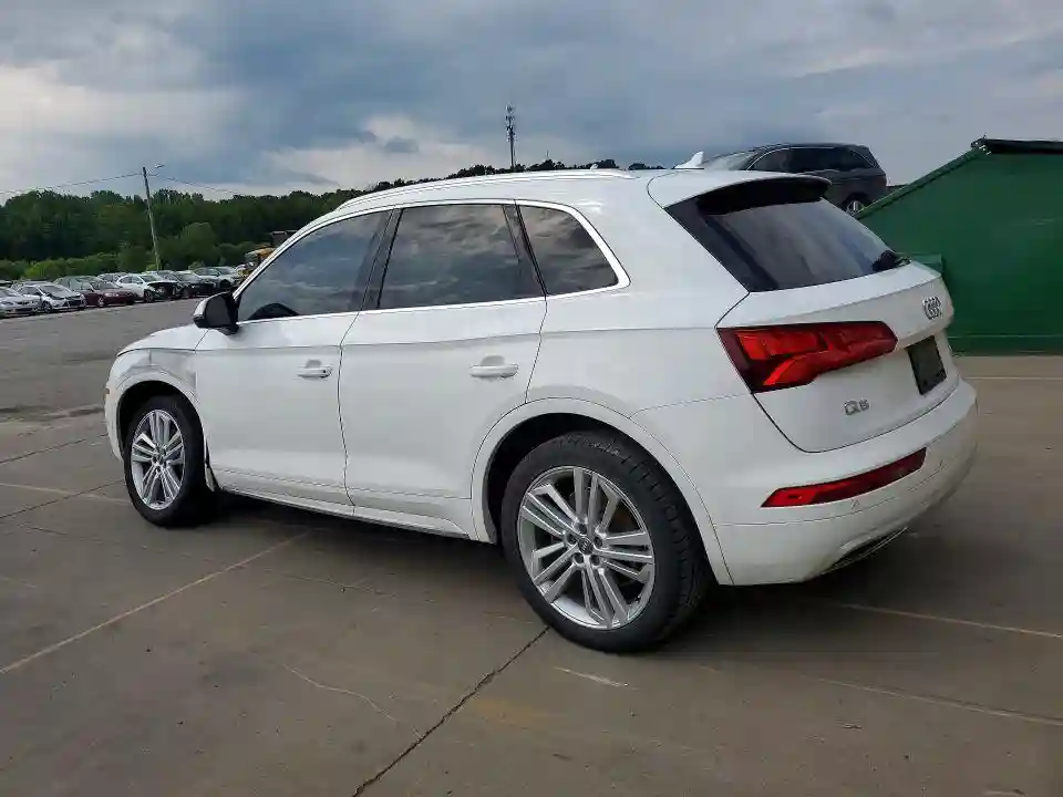 WA1BNAFY5J2001450 2018 AUDI Q5-1