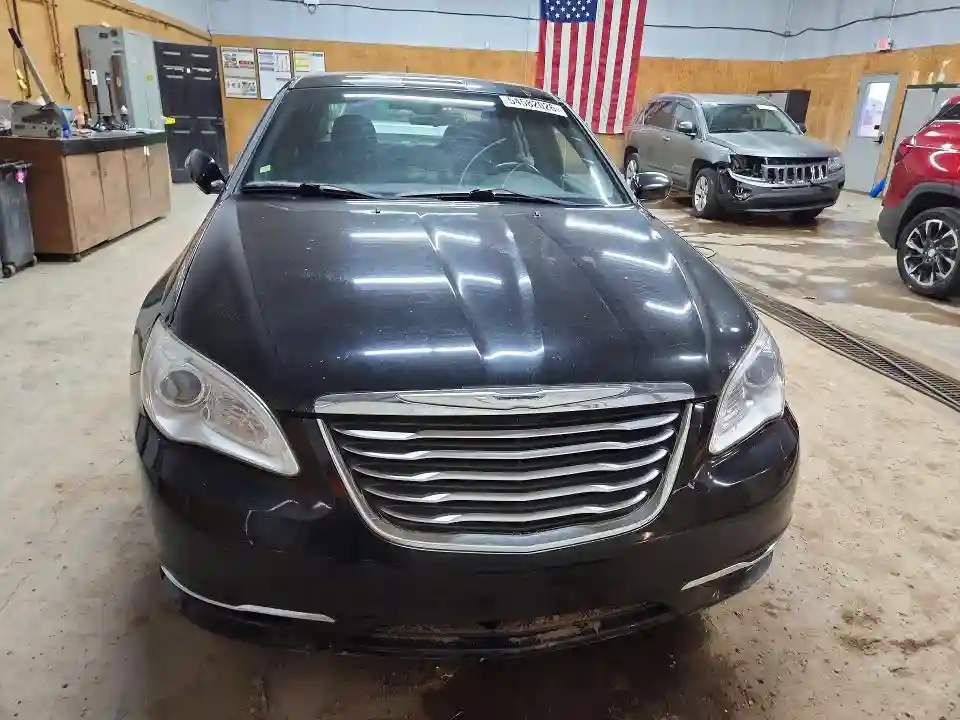 1C3BC1FB4BN602327 2011 CHRYSLER 200-4