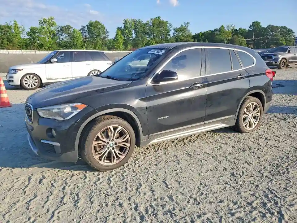 WBXHT3C34J5F92921 2018 BMW X1-0