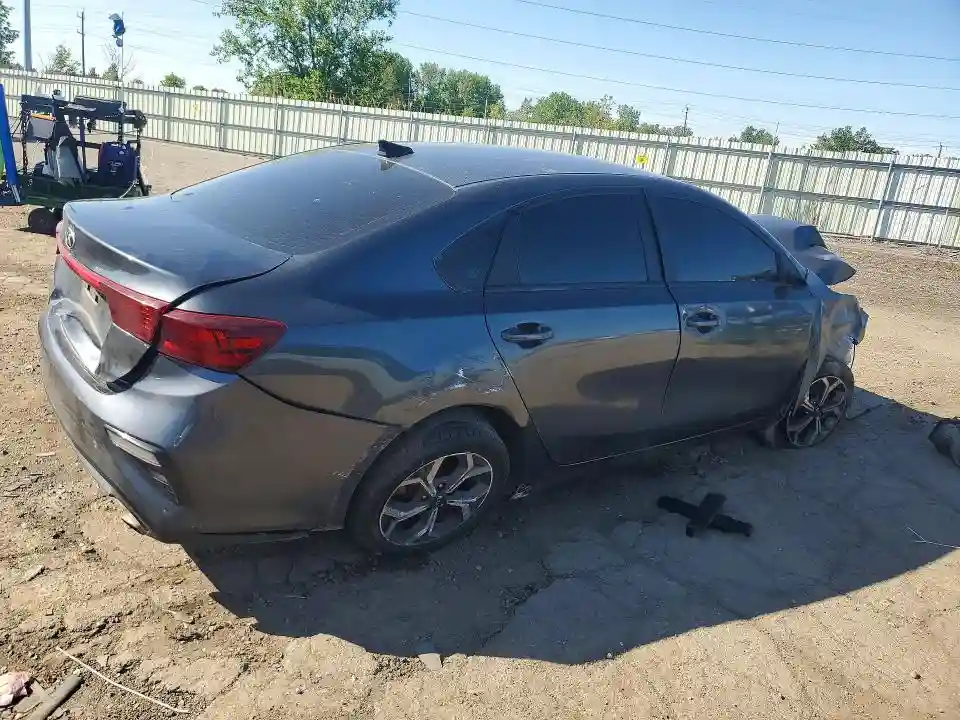 3KPF24ADXME266846 2021 KIA FORTE-2