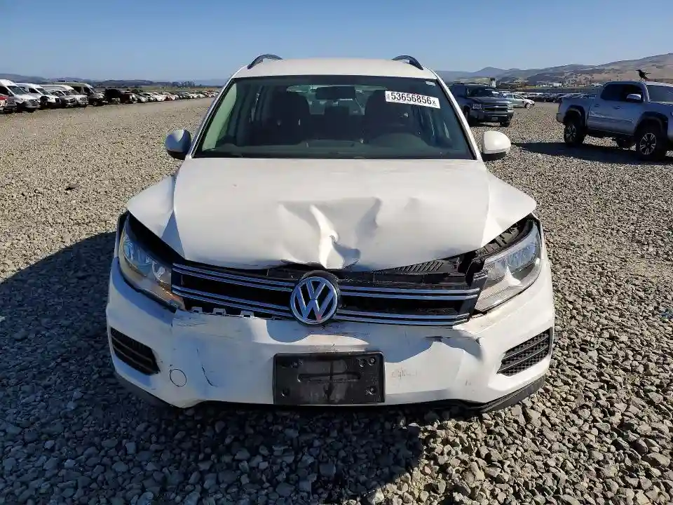 WVGAV7AX3HK042796 2017 VOLKSWAGEN TIGUAN-4