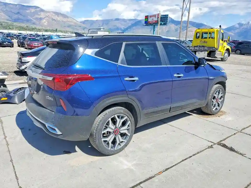 KNDETCA2XP7388046 2023 KIA SELTOS-2