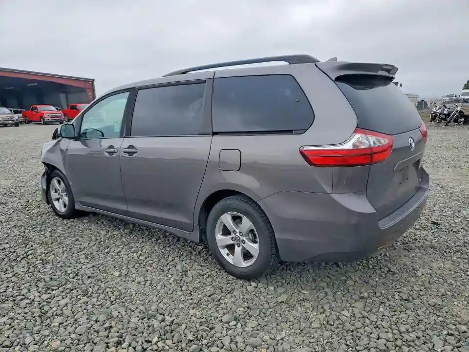 5TDKZ3DC9JS949839 2018 TOYOTA SIENNA-1