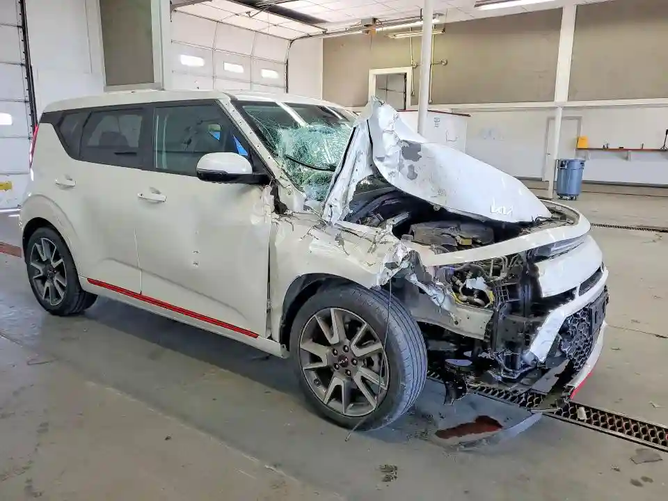 KNDJ53AF6N7835576 2022 KIA SOUL-3