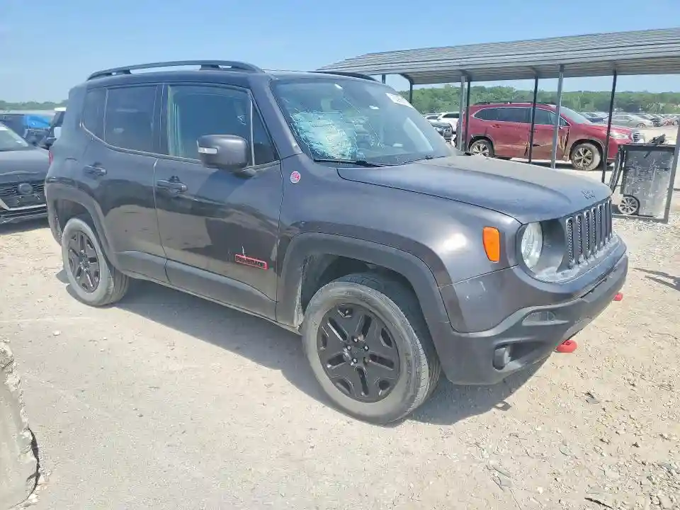 ZACCJBCB4JPG81939 2018 JEEP RENEGADE-3