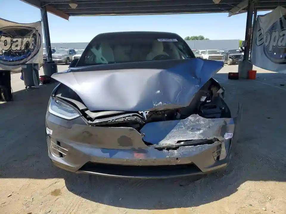 5YJXCAE22JF139572 2018 TESLA MODEL X-4
