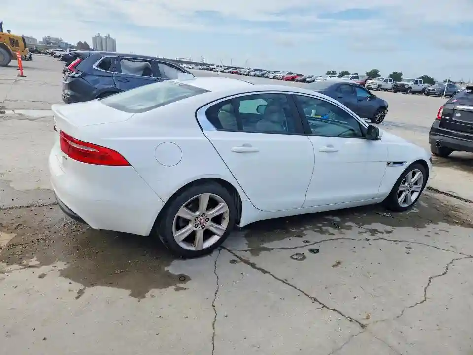 SAJAD4BN7HA971335 2017 JAGUAR XE-2