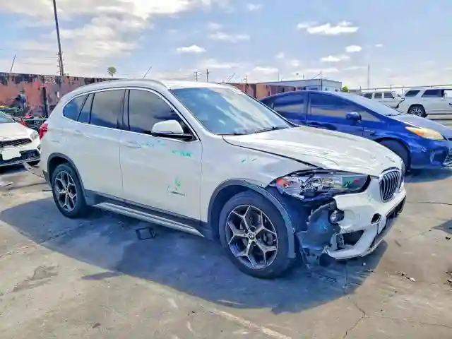 WBXHT3C31J5K29697 2018 BMW X1-3