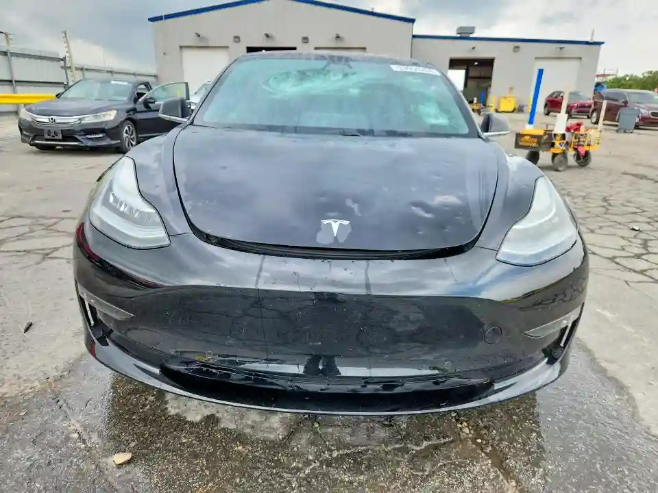 5YJ3E1EA7JF005835 2018 TESLA MODEL 3-4