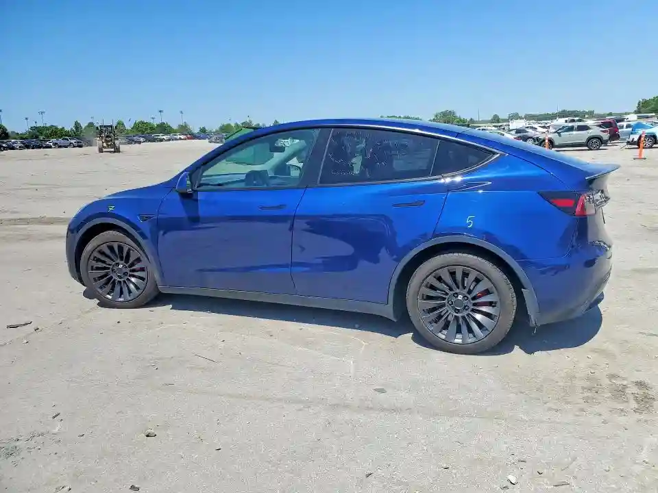 7SAYGDEF8NF405411 2022 TESLA MODEL Y-1