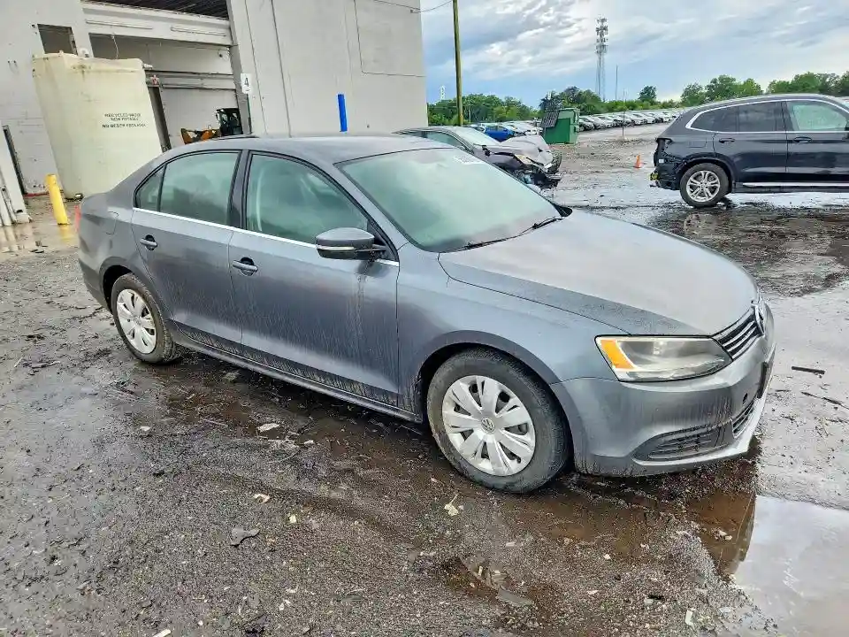 3VWBX7AJ0DM419650 2013 VOLKSWAGEN JETTA-3