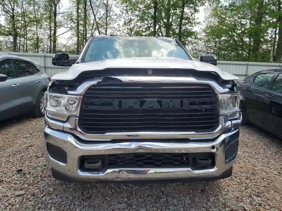 3C6UR5DL5KG632037 2019 RAM 2500-4