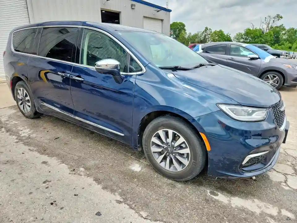 2C4RC1S79NR143797 2022 CHRYSLER PACIFICA-3