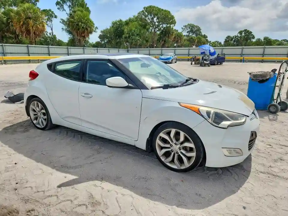 KMHTC6AD3FU237121 2015 HYUNDAI VELOSTER-3
