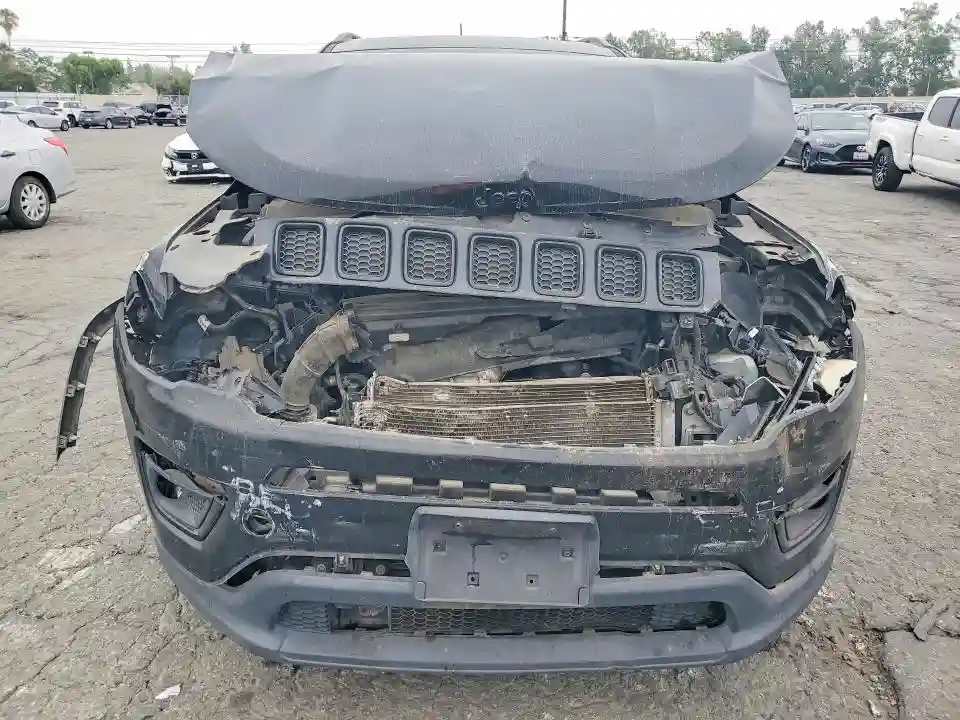 3C4NJCBB2KT736639 2019 JEEP COMPASS-4