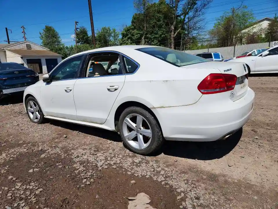 1VWBP7A31DC043804 2013 VOLKSWAGEN PASSAT-1