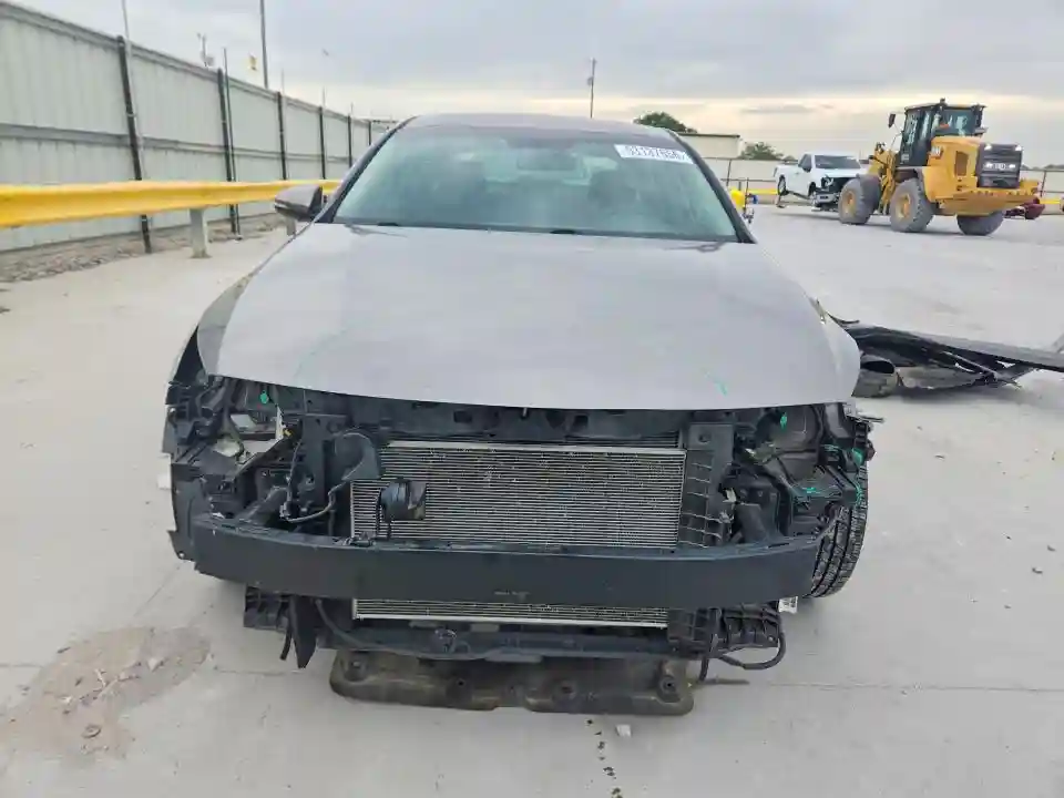 5XXGT4L34JG268245 2018 KIA OPTIMA-4