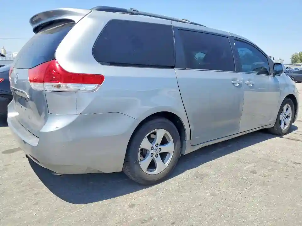 5TDKK3DCXDS341725 2013 TOYOTA SIENNA-2