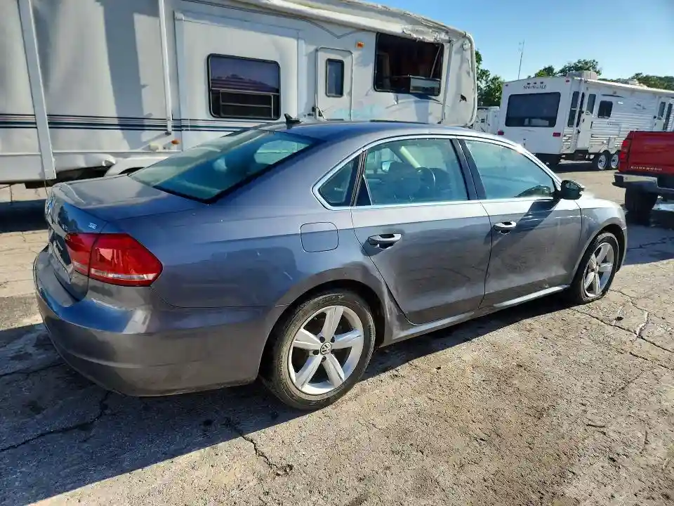 1VWBH7A34DC132330 2013 VOLKSWAGEN PASSAT-2