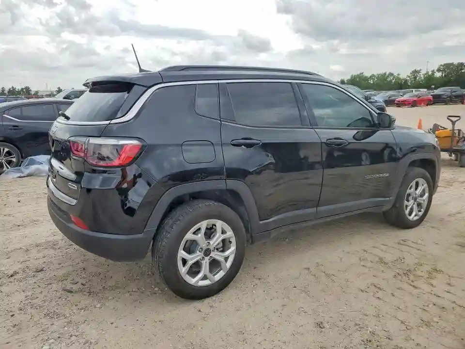 3C4NJDBN5ST526570 2025 JEEP COMPASS-2