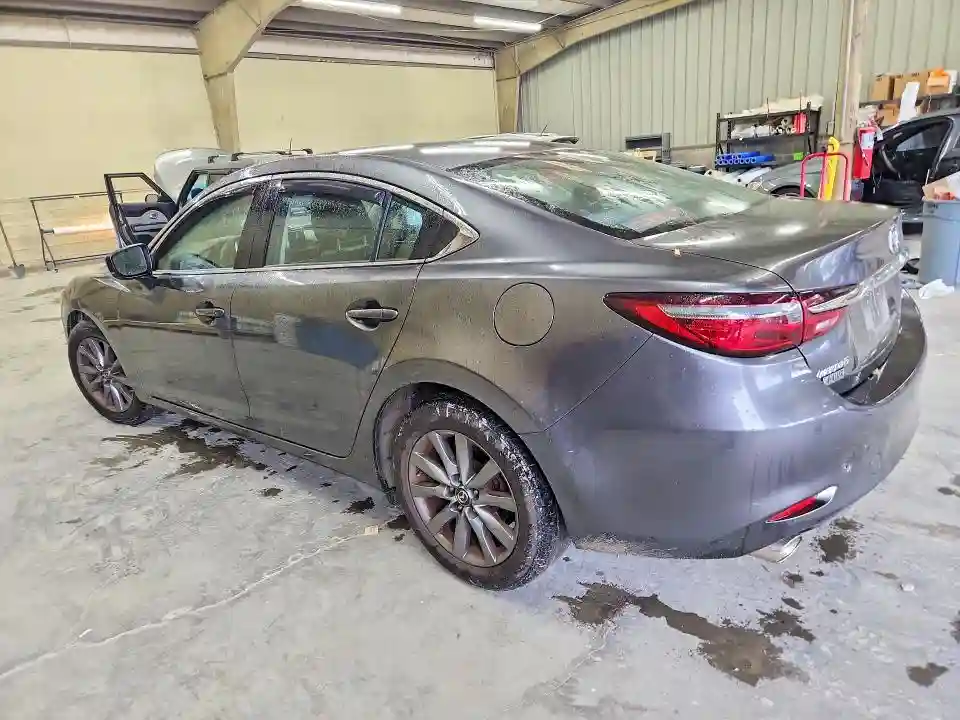 JM1GL1UM0J1328670 2018 MAZDA 6-1