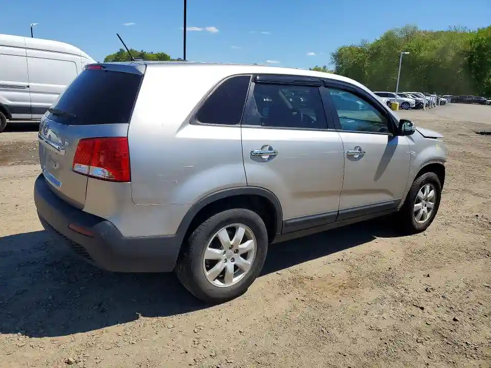 5XYKT3A19DG357637 2013 KIA SORENTO-2