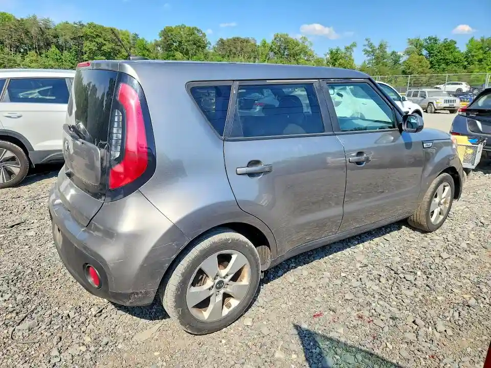 KNDJN2A28J7563923 2018 KIA SOUL-2