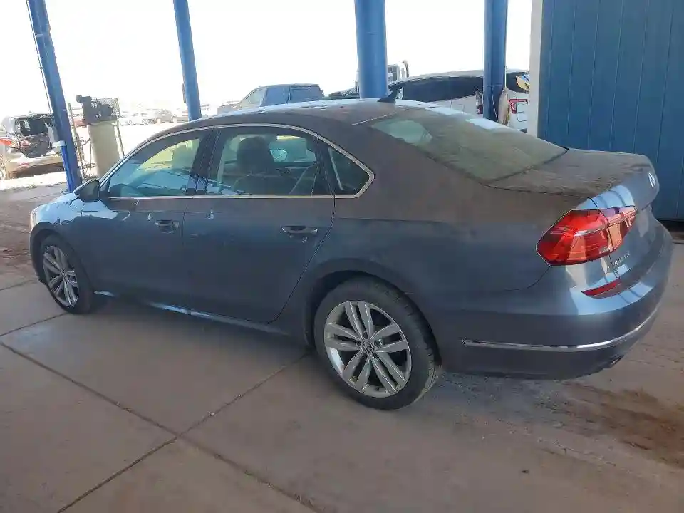 1VWBA7A32JC023445 2018 VOLKSWAGEN PASSAT-1
