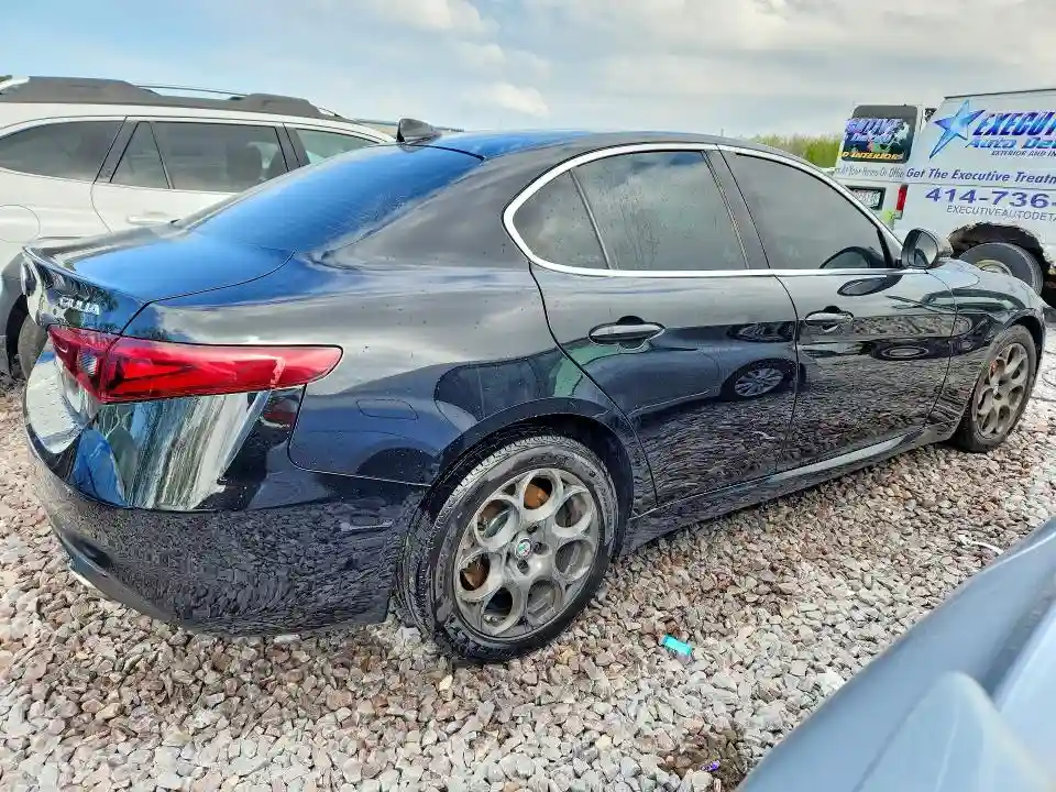 ZARFAEDN6H7530041 2017 ALFA ROMEO GIULIA-2