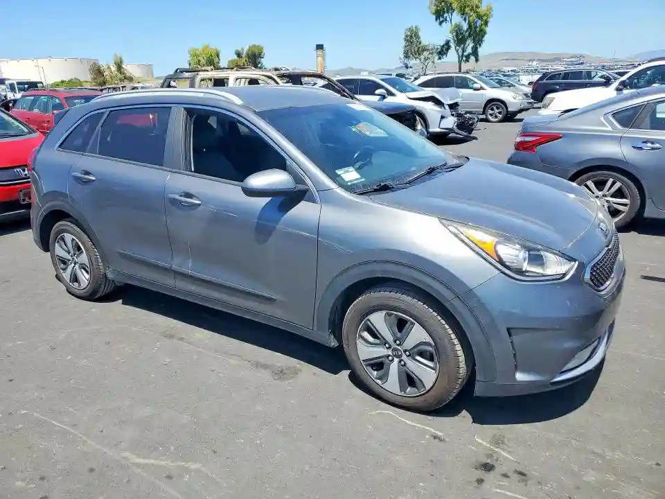 KNDCB3LC4J5200821 2018 KIA NIRO-3