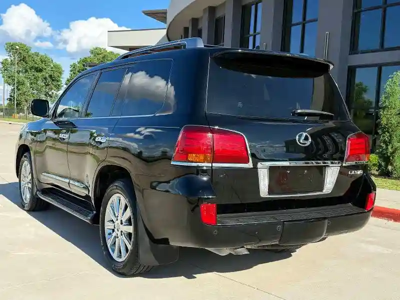 JTJHY7AX5B4083143 2011 LEXUS LX570-2