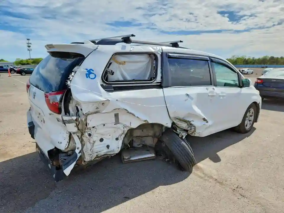 5TDKZ3DC7JS905421 2018 TOYOTA SIENNA-2