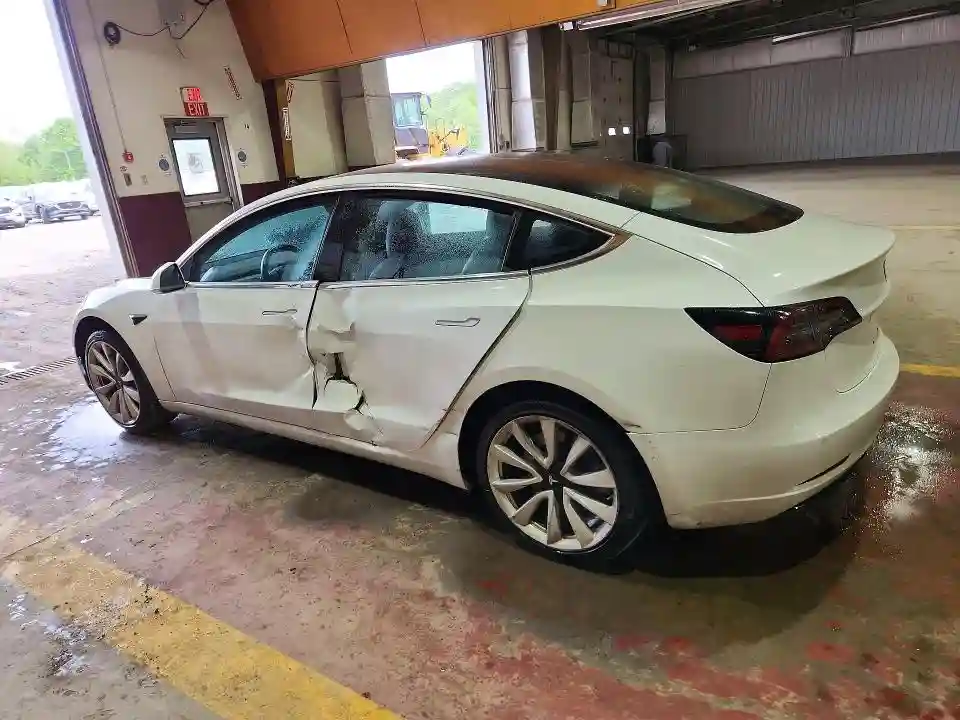 5YJ3E1EA1JF126506 2018 TESLA MODEL 3-1