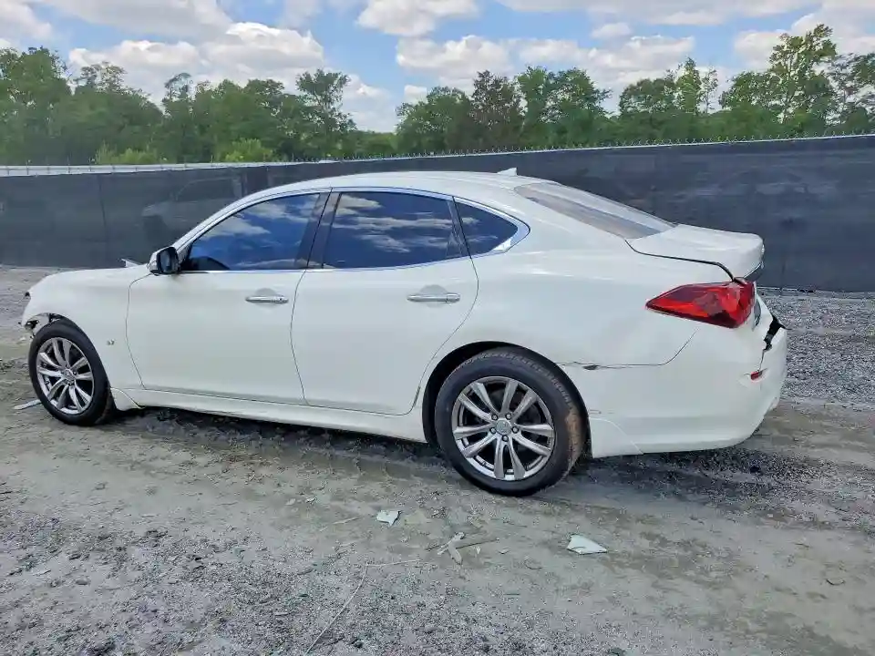 JN1BY1AP9JM180160 2018 INFINITI Q70-1