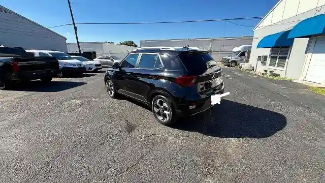 KMHRC8A34NU173263 2022 HYUNDAI VENUE-2