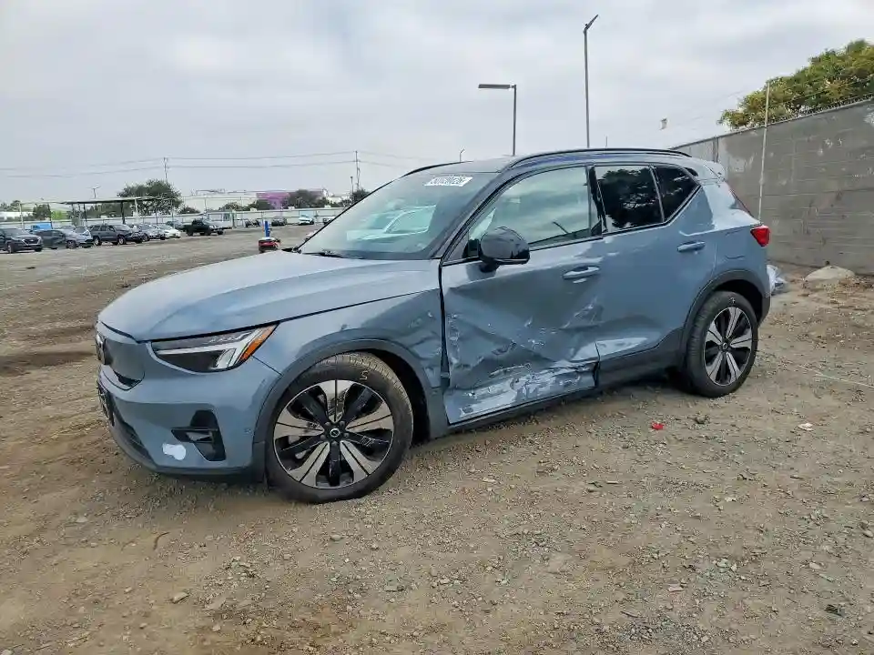 YV4ED3UL8P2076156 2023 VOLVO XC40-0